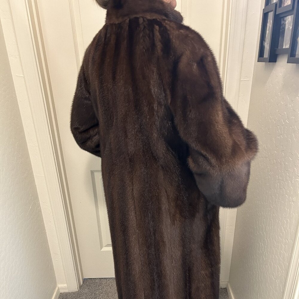 Full length mink coat - Picture 10 of 14